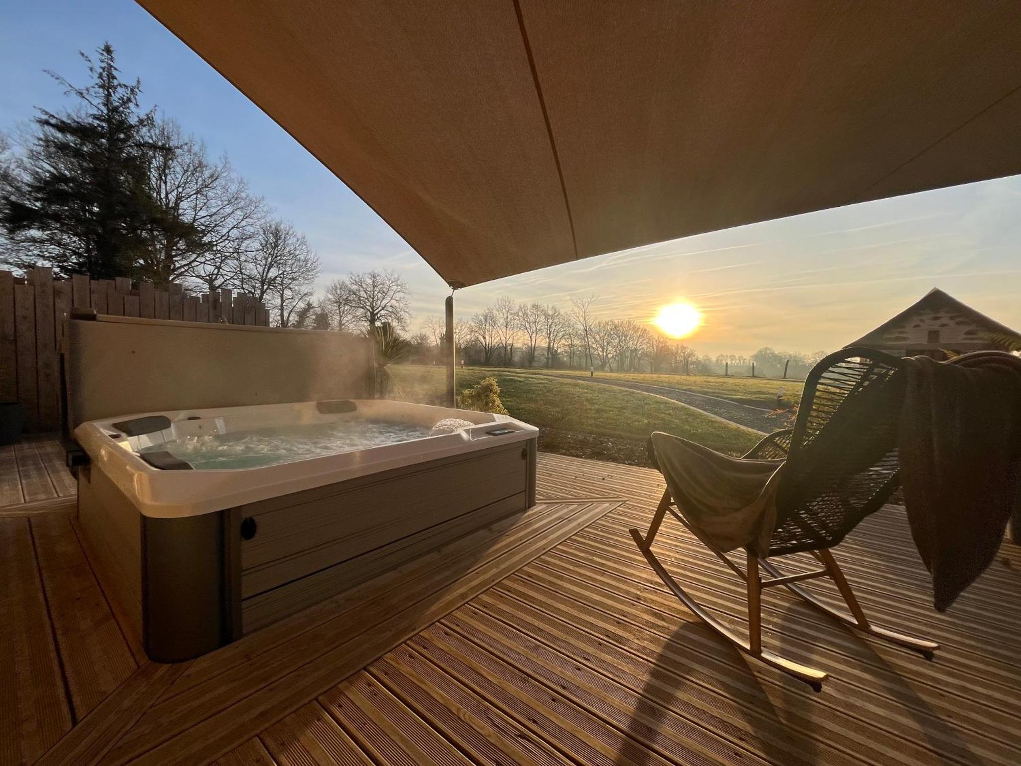 La Douce Halte - Gites Avec Spa Ou Sauna Saint-Ouen-Des-Toits Экстерьер фото