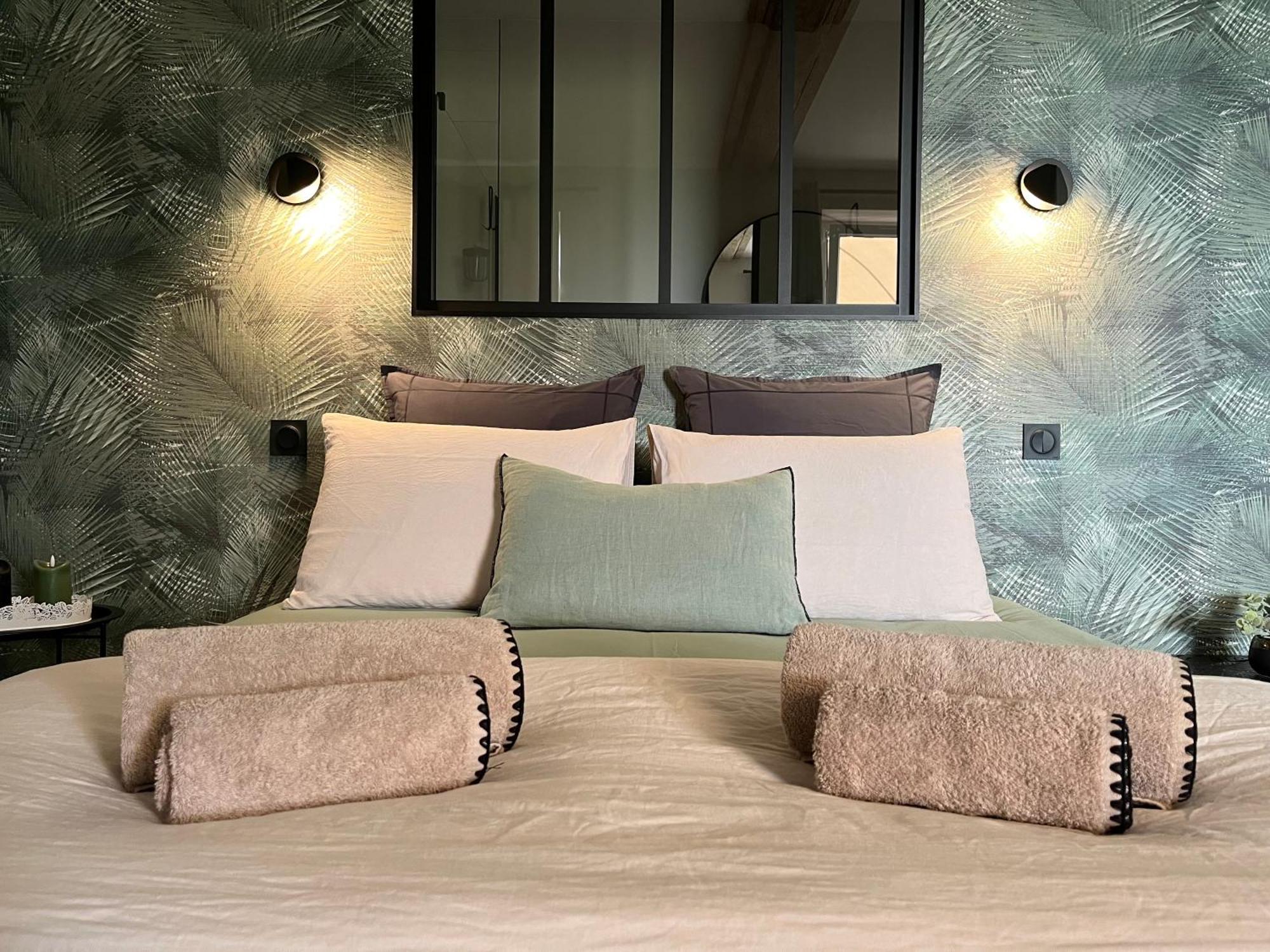 La Douce Halte - Gites Avec Spa Ou Sauna Saint-Ouen-Des-Toits Экстерьер фото